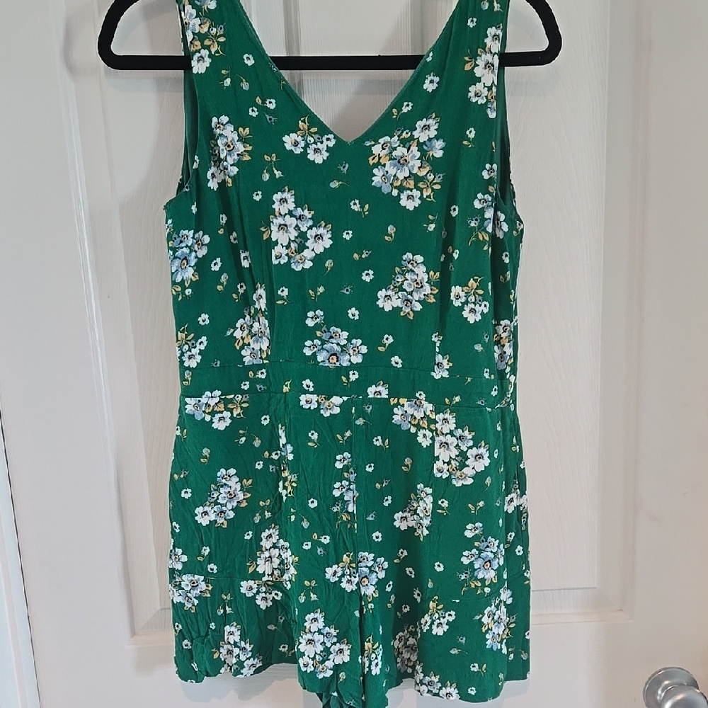 LOFT Green Floral Romper, Size 6 Petite
